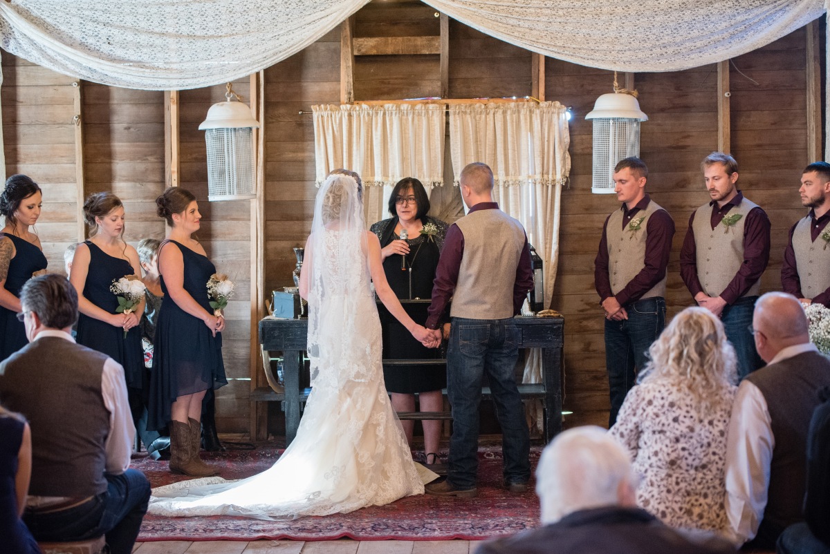 Barn Wedding Wisconsin - Studio Delphianblue, photographer Danielle Albrecht
